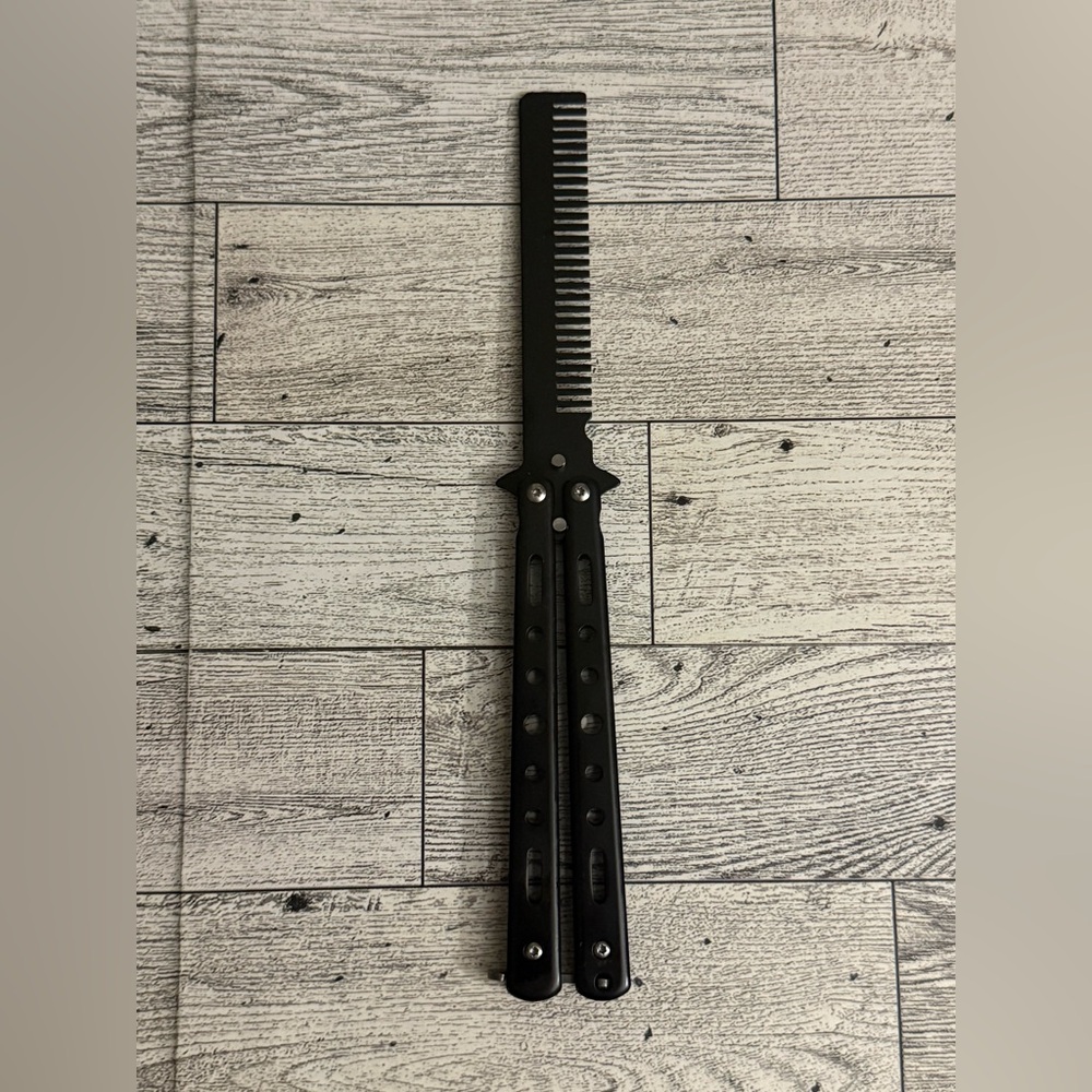 Novelty Black Metal Black Balisong Styling Comb for Men Grooming